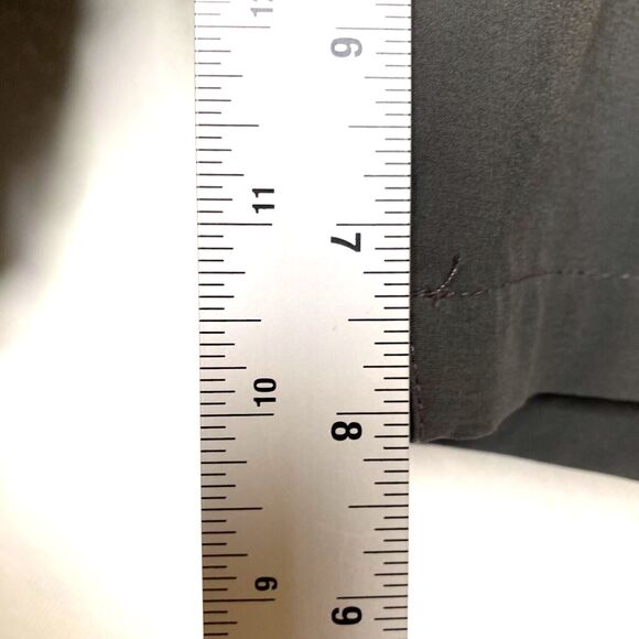 Eddie Bauer Women's size 16 Gray Adventure Cargo Shorts - Picture 7 of 9